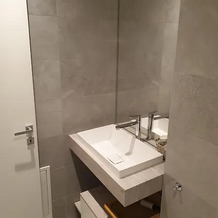 5 Rent Station Apartment