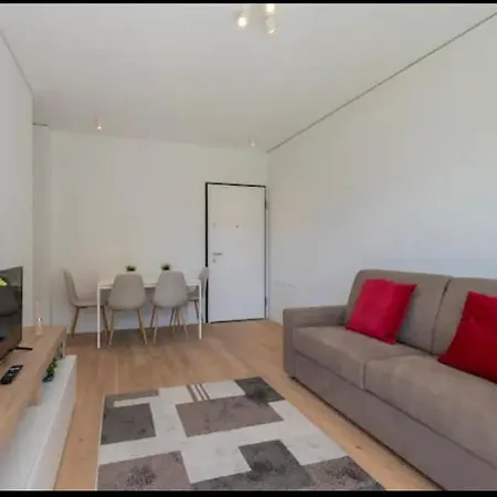 5 Rent Station Apartment